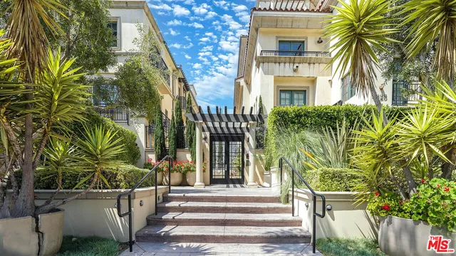 $1,699,000 | 225 South Hamilton Drive, Unit 102, Beverly Hills, CA 90211