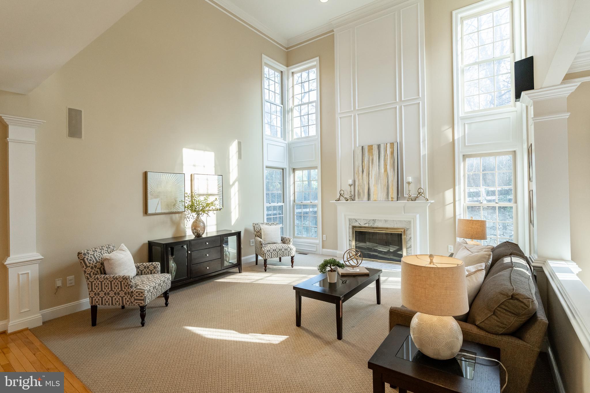Two Story Family Room w/Fireplace