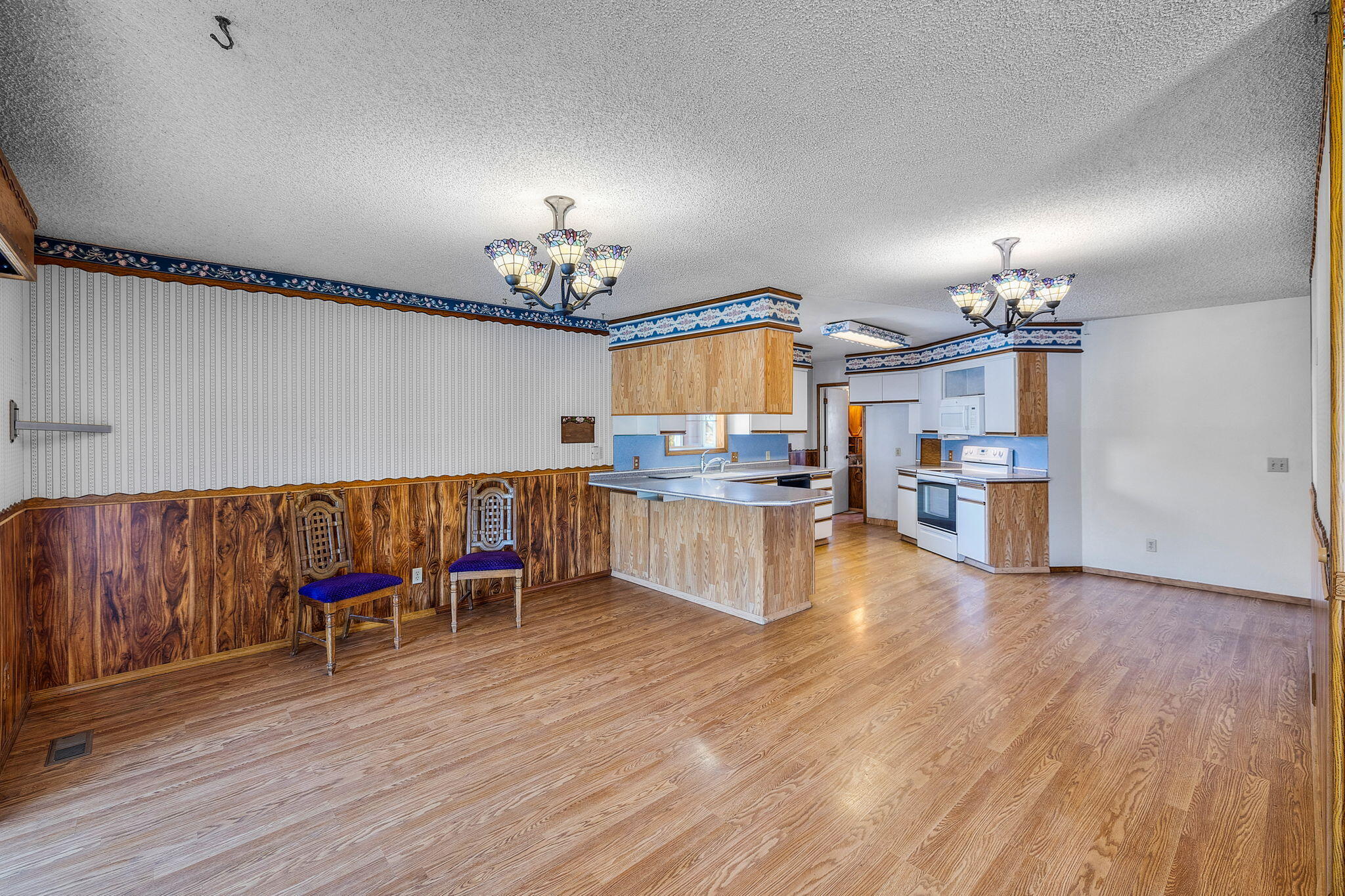 2752 Southwest Aaron Street Madras, OR 97741 - Photo 10 of 51 2024_10_05_2752_sw_aaron_St_madras-53