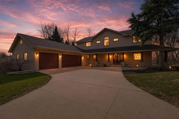 $1,175,000 | 1636 Woodlawn Circle, Waconia, MN 55387
