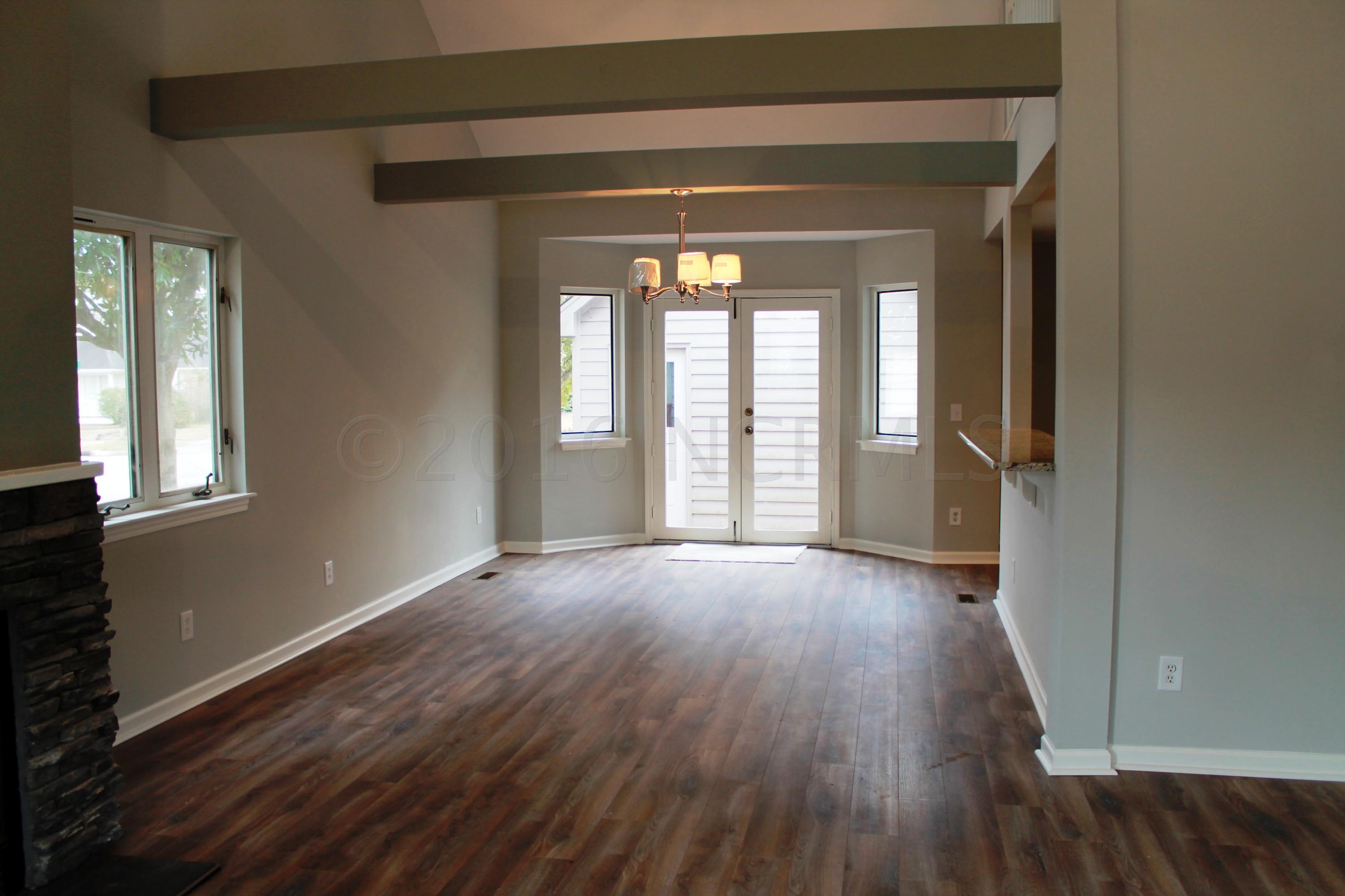 202 West Kilarny Road Wilmington, NC 28409 - Photo 10 of 16 into dining