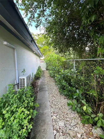a view of a yard with plants