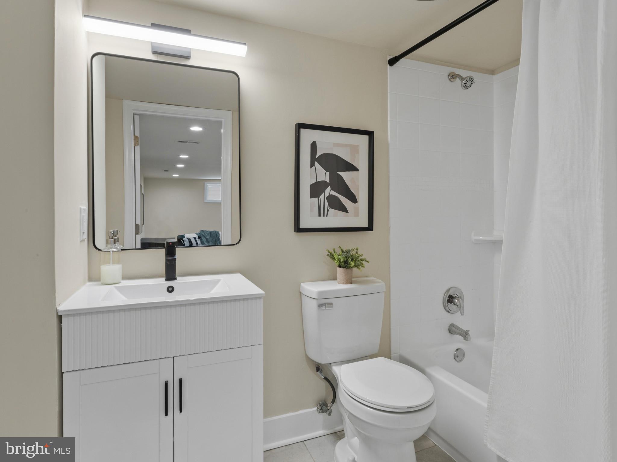 1003 Elm Ridge Avenue Baltimore, MD 21229 - Photo 29 of 40 Full bathroom