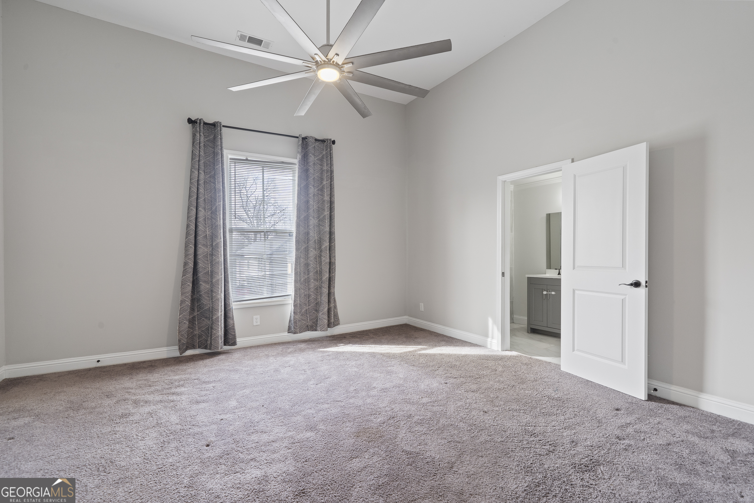 1471 Jackson Street Macon, GA 31201 - Photo 16 of 30 a view of an empty room with a window