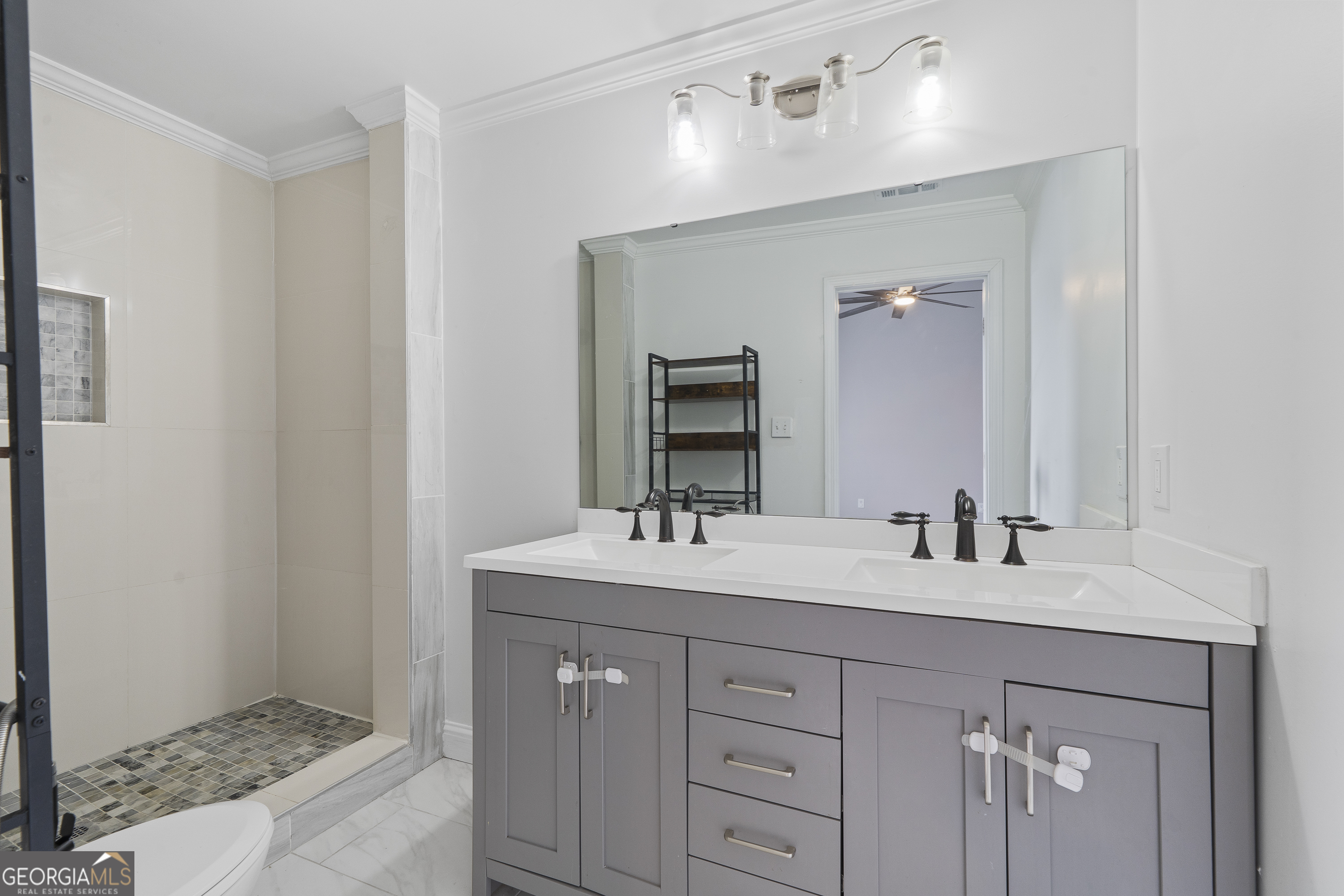 1471 Jackson Street Macon, GA 31201 - Photo 18 of 30 a bathroom with a sink and a mirror