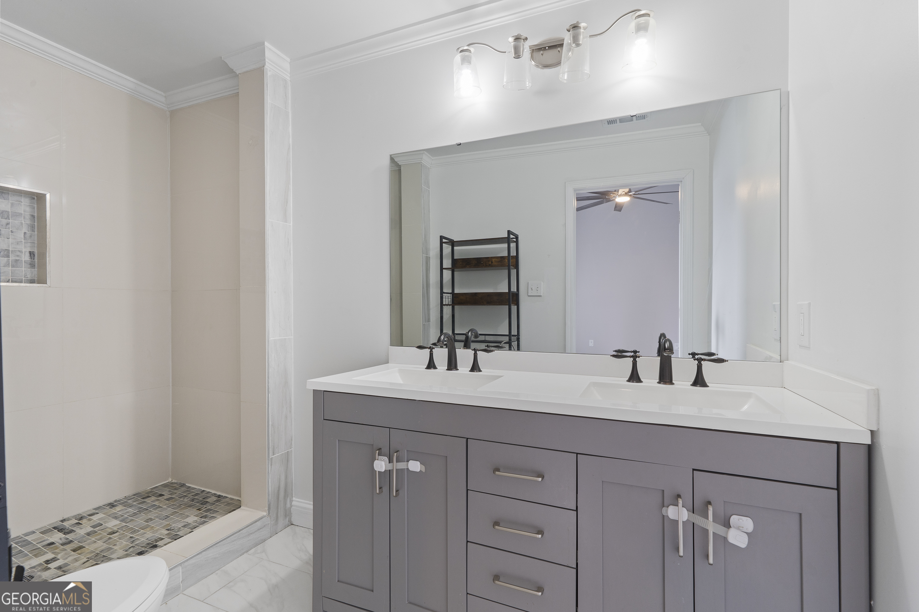 1471 Jackson Street Macon, GA 31201 - Photo 19 of 30 a bathroom with a sink and a mirror