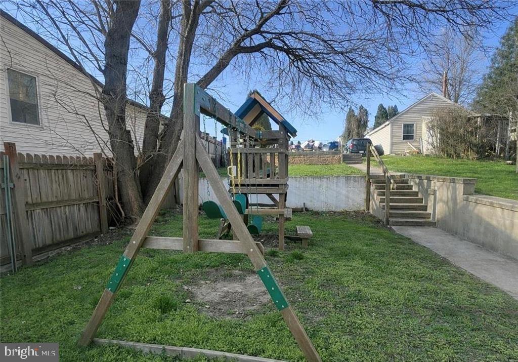 110 Chestnut Street Slatington, PA 18080 - Photo 3 of 39