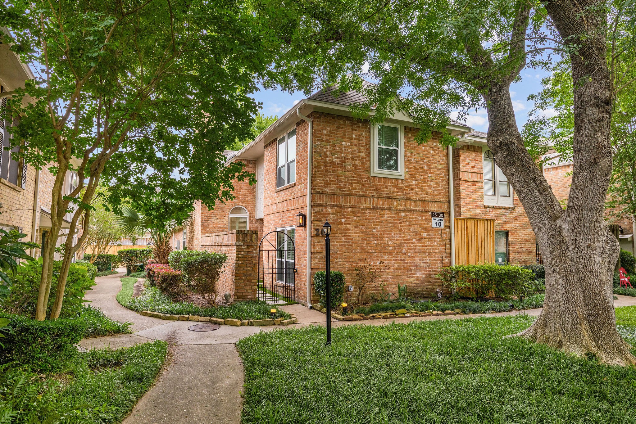 727 Bunker Hill Road, Unit 26 Houston, TX 77024 - Photo 1 of 25 Welcome to this beautifully remodeled corner home available for lease in June.