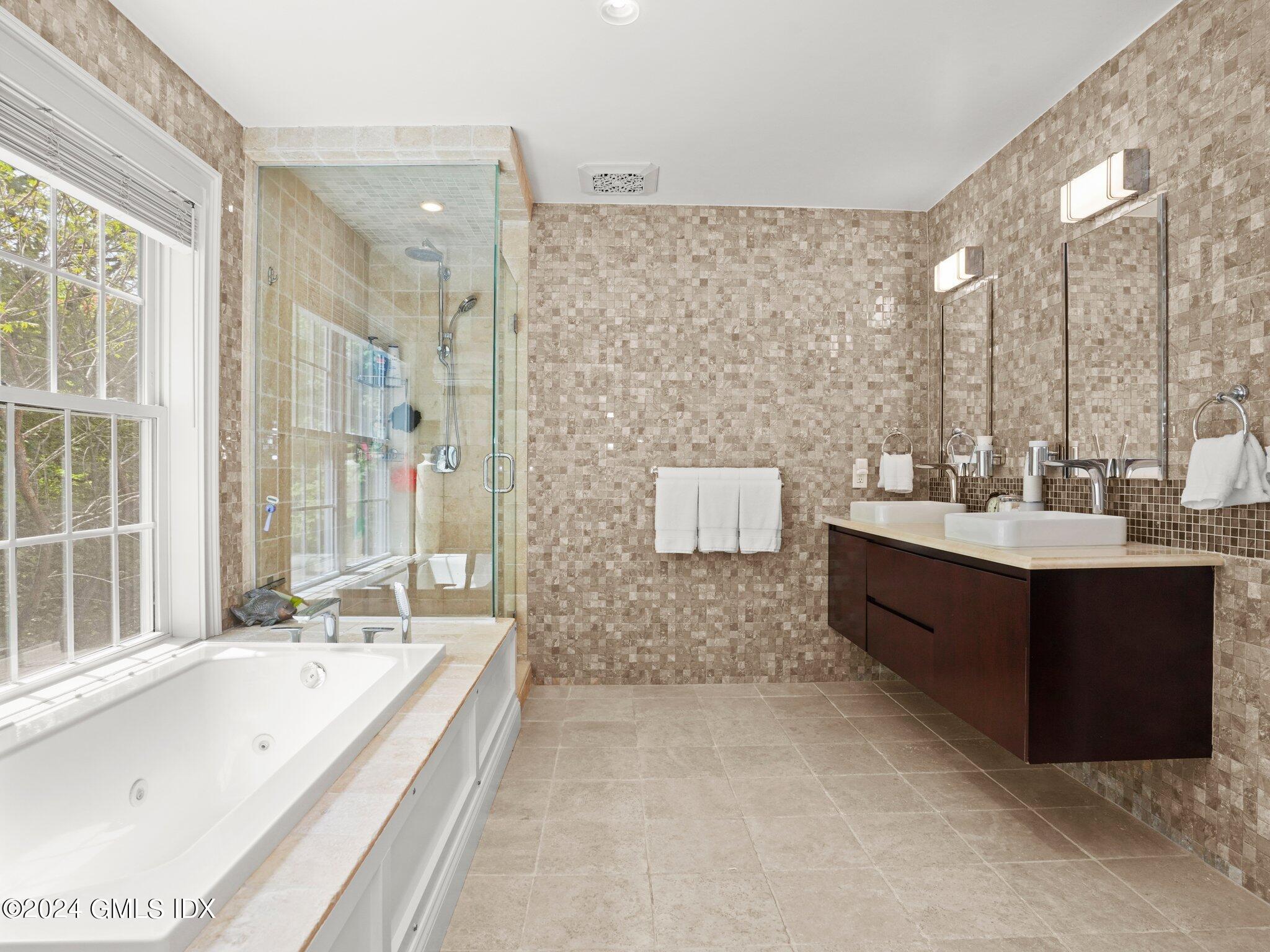 32 Cliff Avenue, Unit 3 Greenwich, CT 06830 - Photo 12 of 23 a spacious bathroom with a bathtub sink and mirror