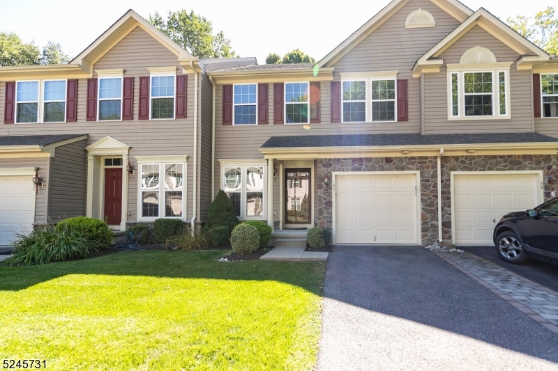 33 Village Ln Unit 33  