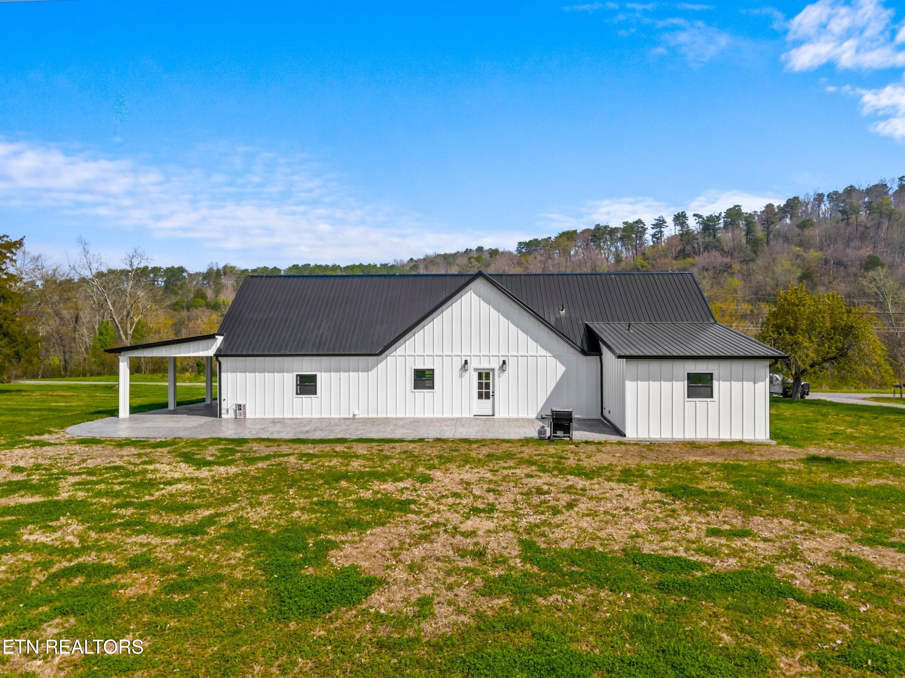 151 Clear Creek Road Newport, TN 37821 - Photo 4 of 35 004-151ClearCreekRoad-Newport-TN-37821-S