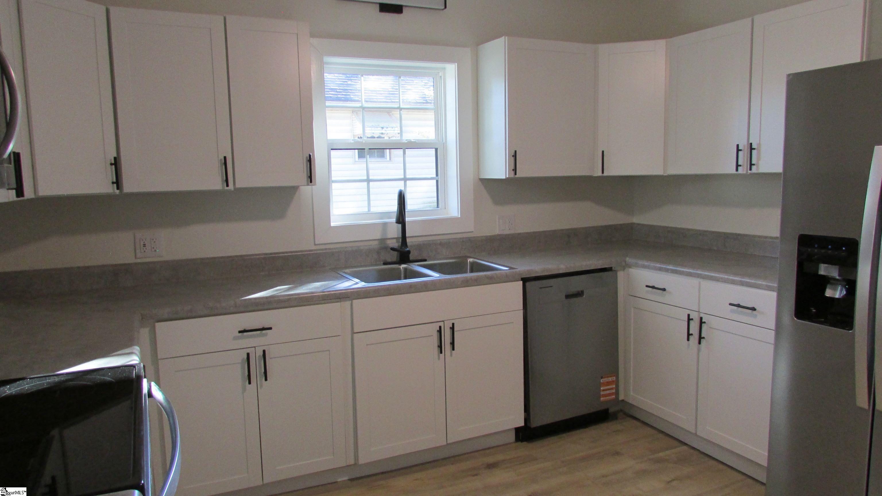 106 Florence Street Clinton, SC 29325 - Photo 5 of 13