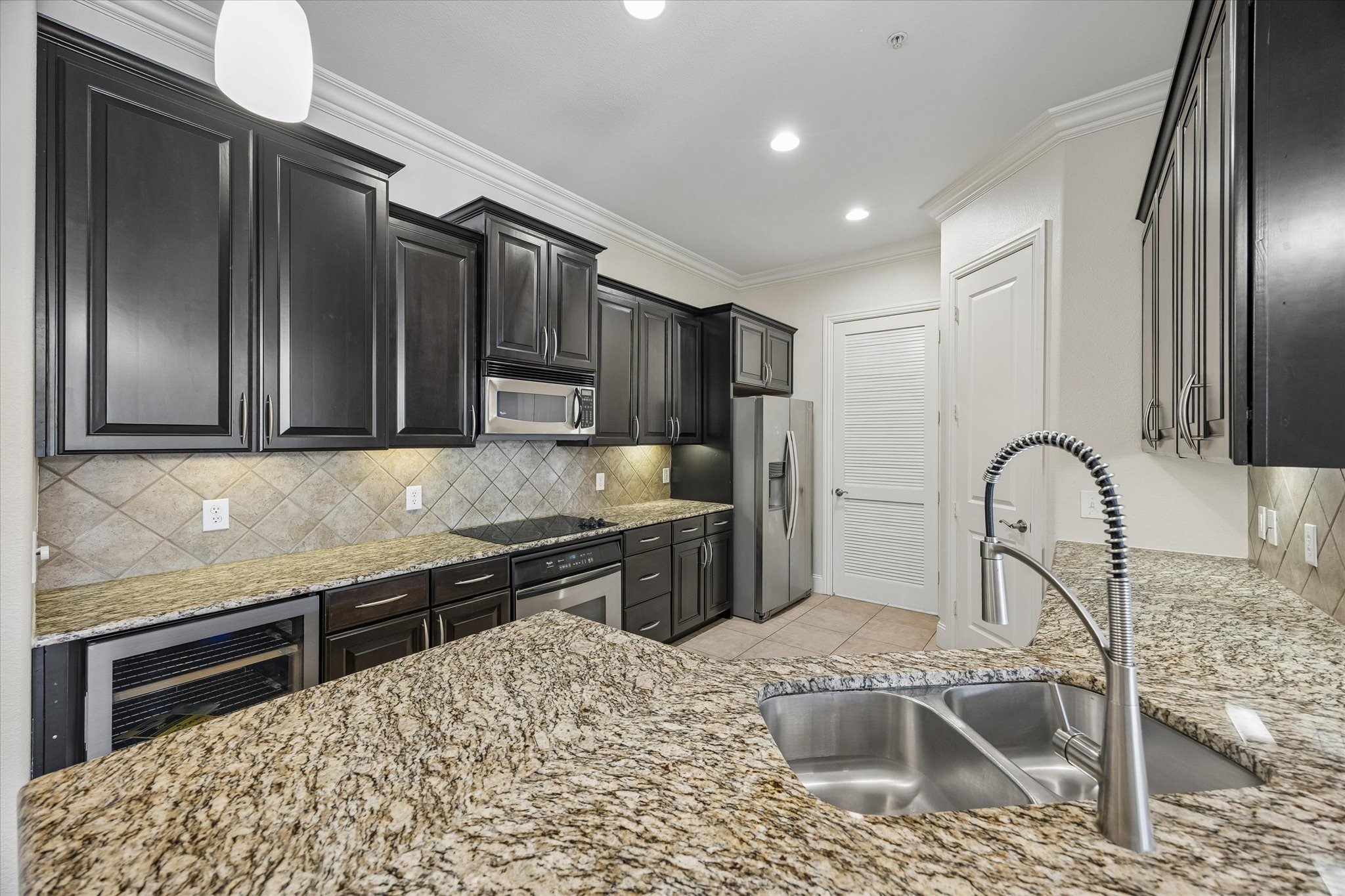 2120 Kipling Street, Unit 207 Houston, TX 77098 - Photo 11 of 35 Great layout for entertaining