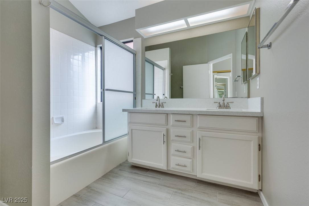 2713 Knightsbridge Road Henderson, NV 89074 - Photo 13 of 21 Primary bathroom