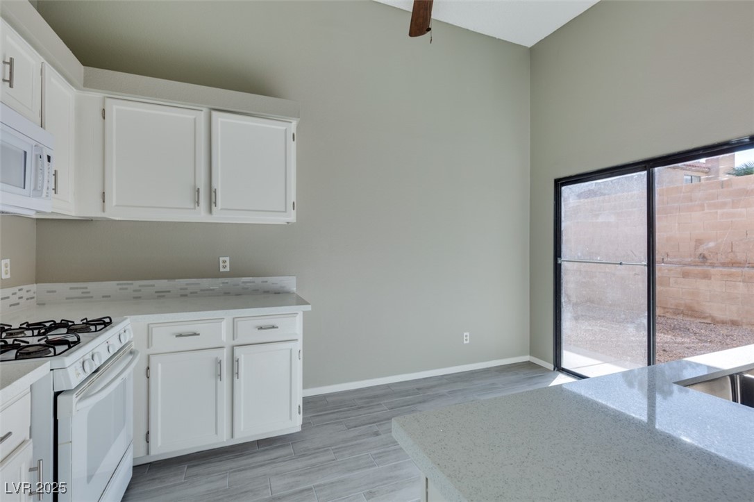 2713 Knightsbridge Road Henderson, NV 89074 - Photo 8 of 21 Kitchen