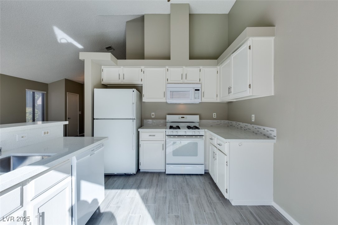 2713 Knightsbridge Road Henderson, NV 89074 - Photo 10 of 21