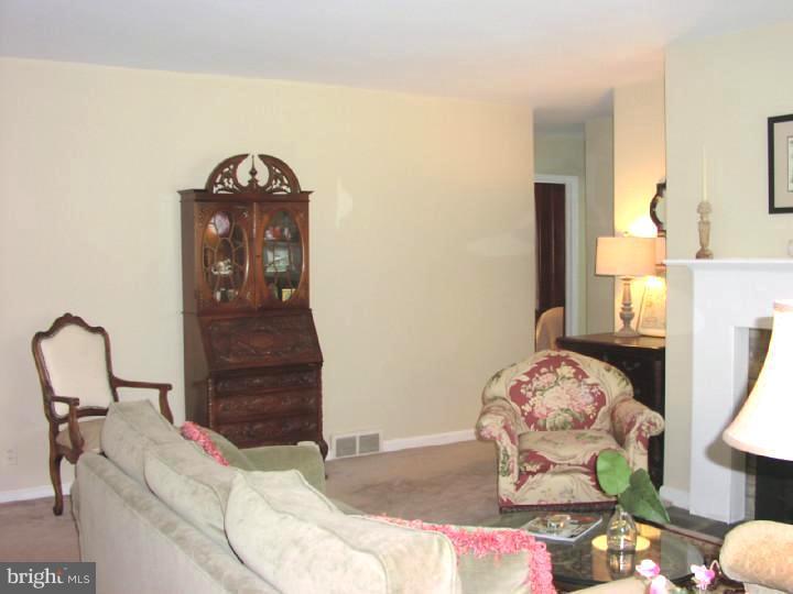 110 Kingston Road Cheltenham, PA 19012 - Photo 5 of 24 Living Room