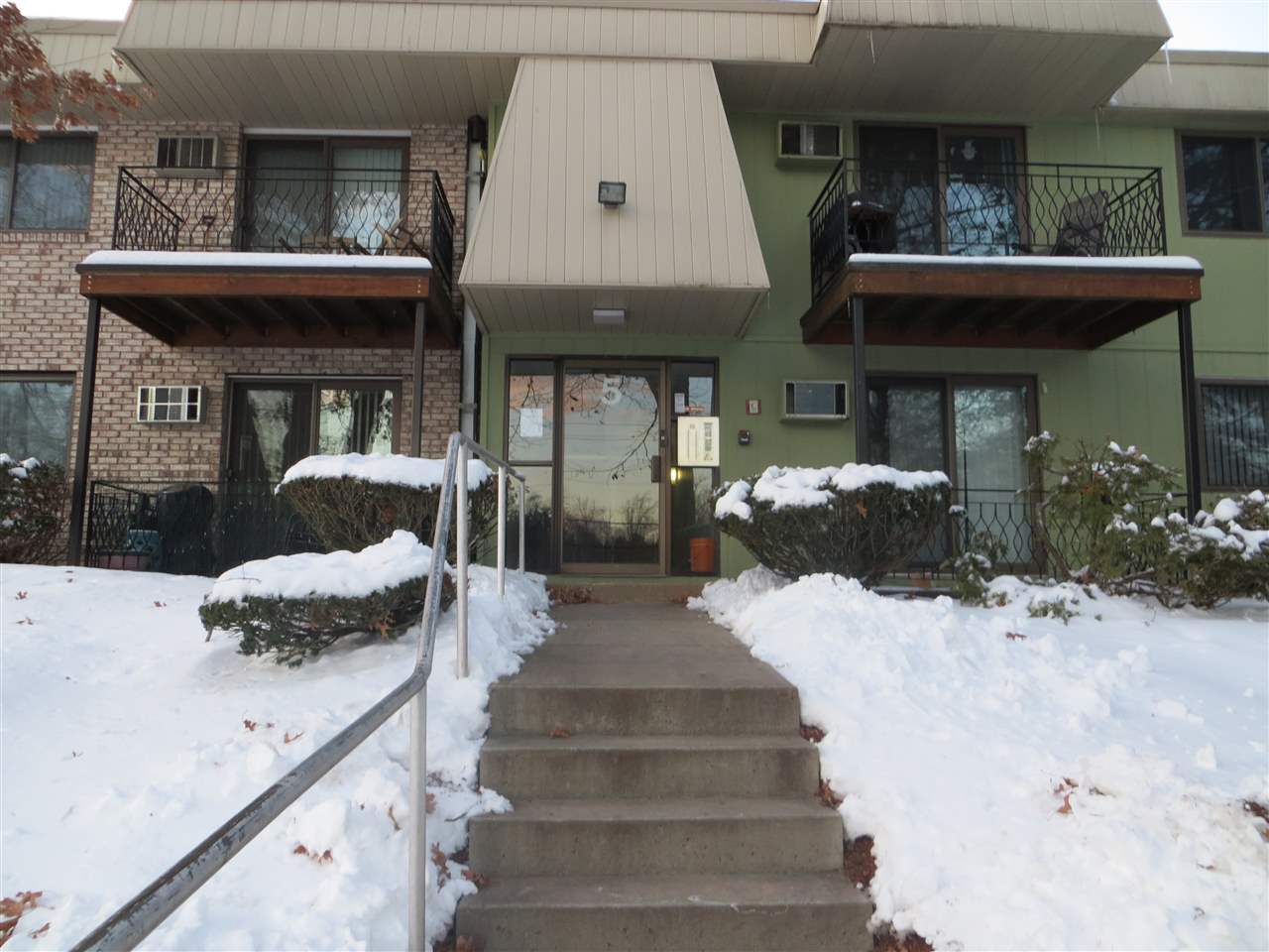 5 Strawberry Bank Road, Unit 8 Nashua, NH 03062 - Photo 1 of 28
