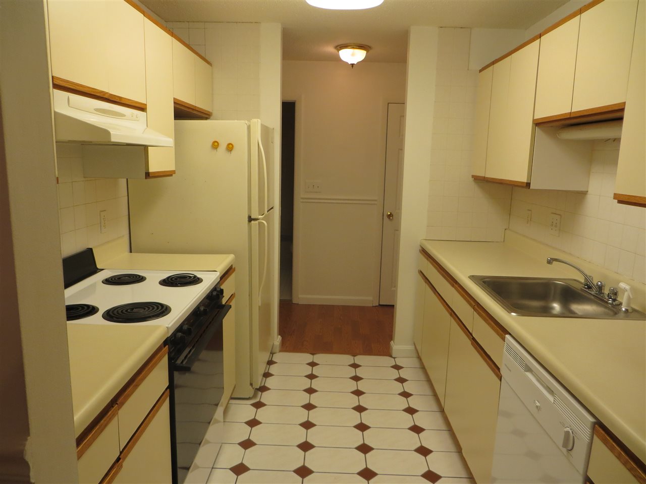 5 Strawberry Bank Road, Unit 8 Nashua, NH 03062 - Photo 4 of 28