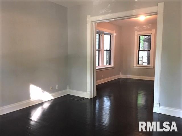 816 North 7th Street Springfield, IL 62702 - Photo 8 of 32