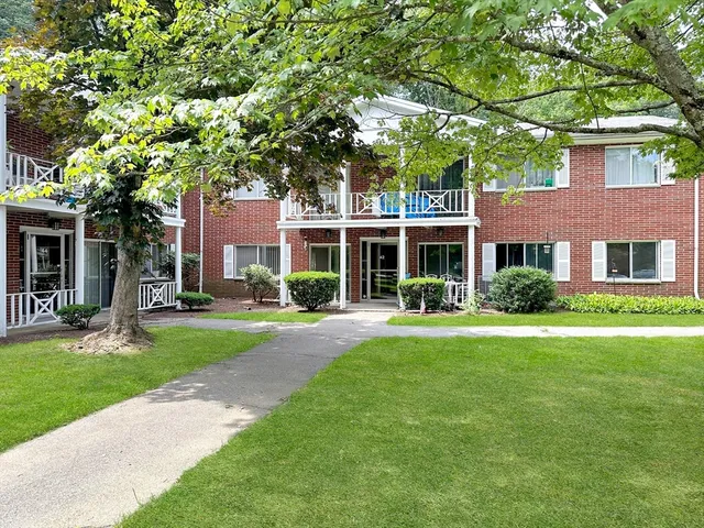 $279,900 | 42 Bayberry Drive, Unit 1, Sharon, MA 02067