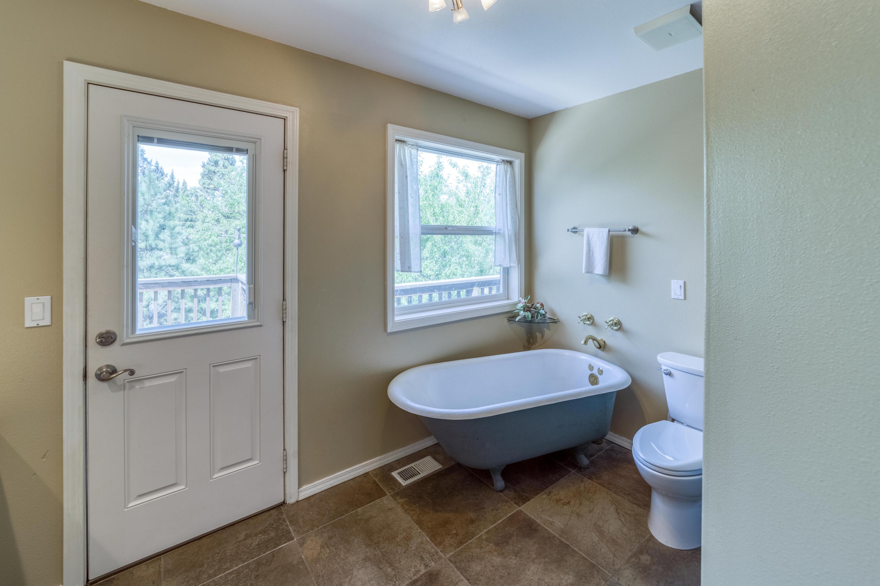 62799 Eagle Road Bend, OR 97701 - Photo 24 of 38 Soaker Tub