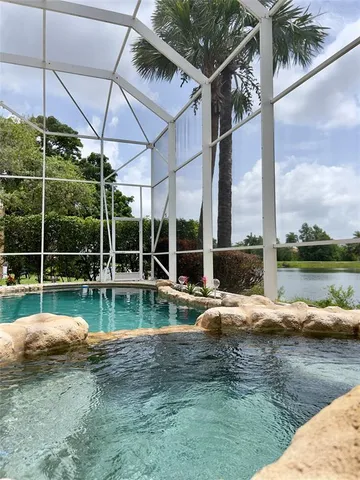 a view of back yard of the house
