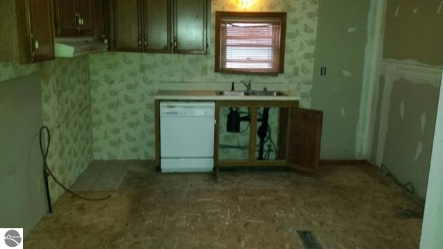 5677 East Valley Road Mount Pleasant, MI 48858 - Photo 10 of 19 1793208-9.JPG