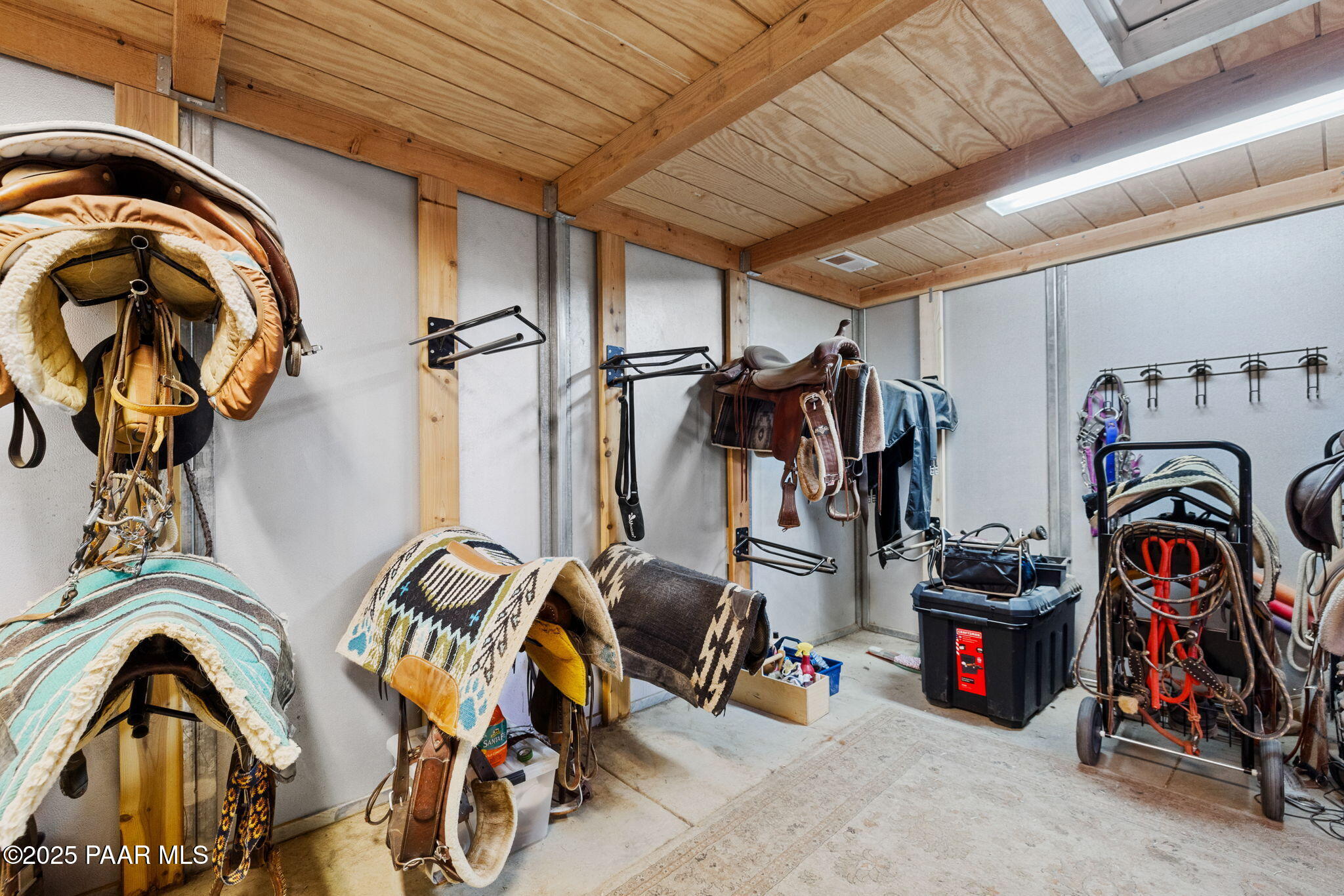 13225 North Bull Run Road Prescott, AZ 86305 - Photo 16 of 76 a view of walk in closet with clothes