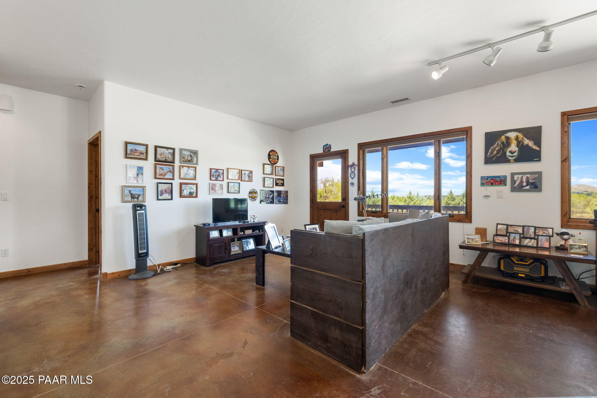 13225 North Bull Run Road Prescott, AZ 86305 - Photo 69 of 76 a living room with furniture and a flat screen tv