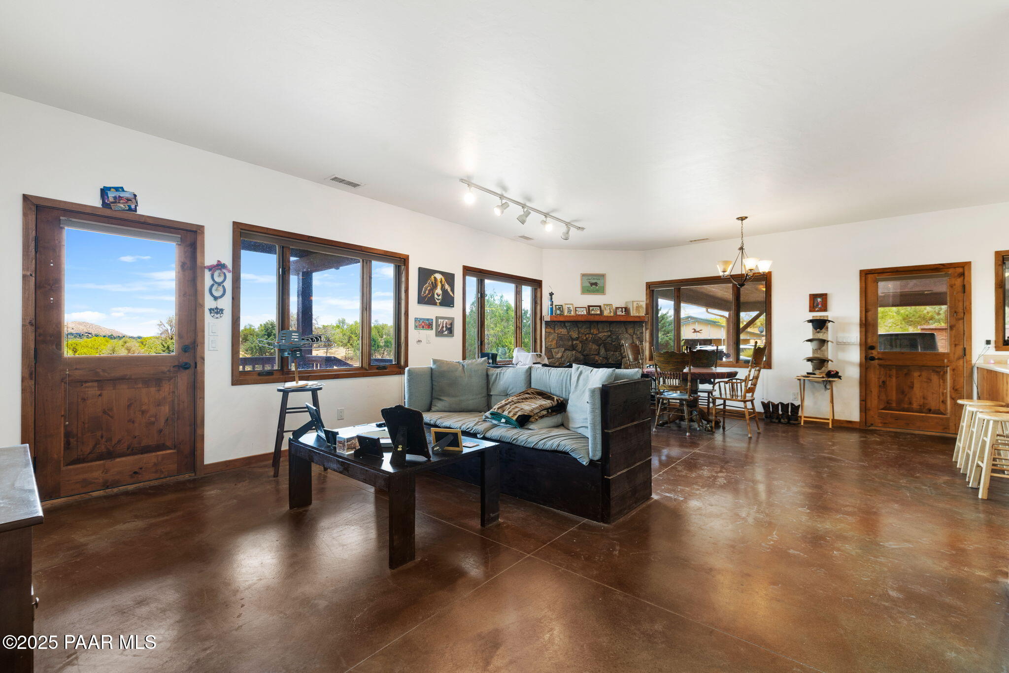 13225 North Bull Run Road Prescott, AZ 86305 - Photo 70 of 76 a living room with furniture and a large window
