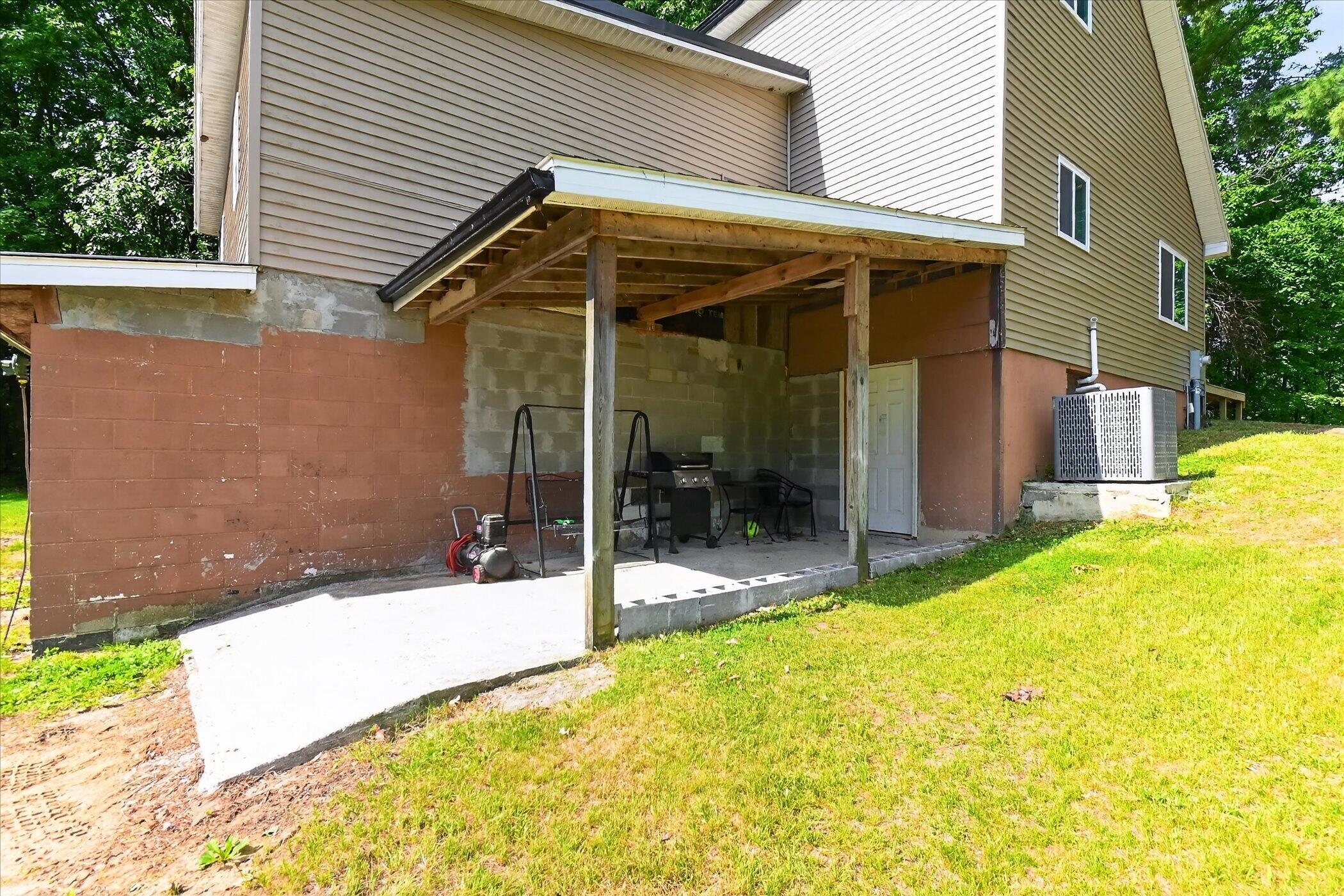 10260 North Ferris Road Riverdale, MI 48877 - Photo 40 of 57 45-10260-N-Ferris-Rd-WindowStill