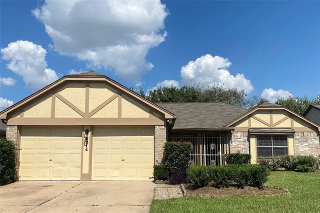 $295,000 | 2214 South Ferrisburg Court, Sugar Land, TX 77478