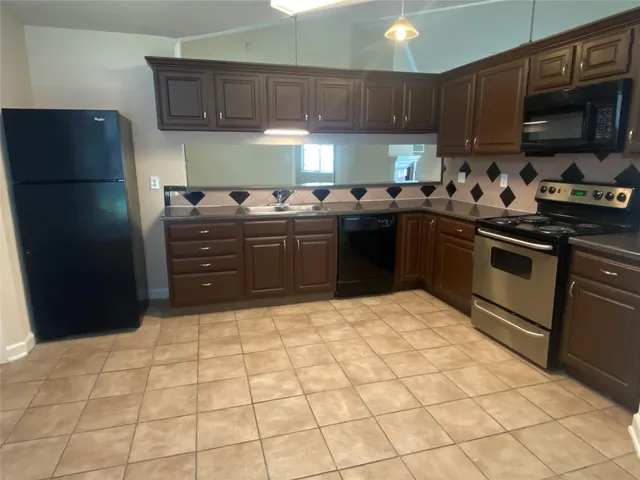 $295,000 | 2214 South Ferrisburg Court, Sugar Land, TX 77478