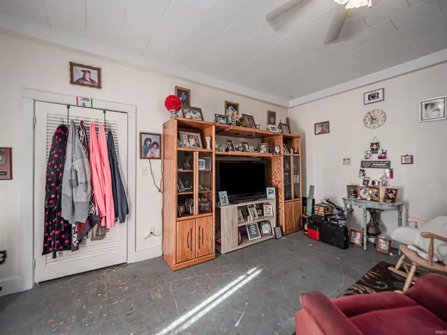 $149,900 | 703 South Main Street, Mount Vernon, IN 47620