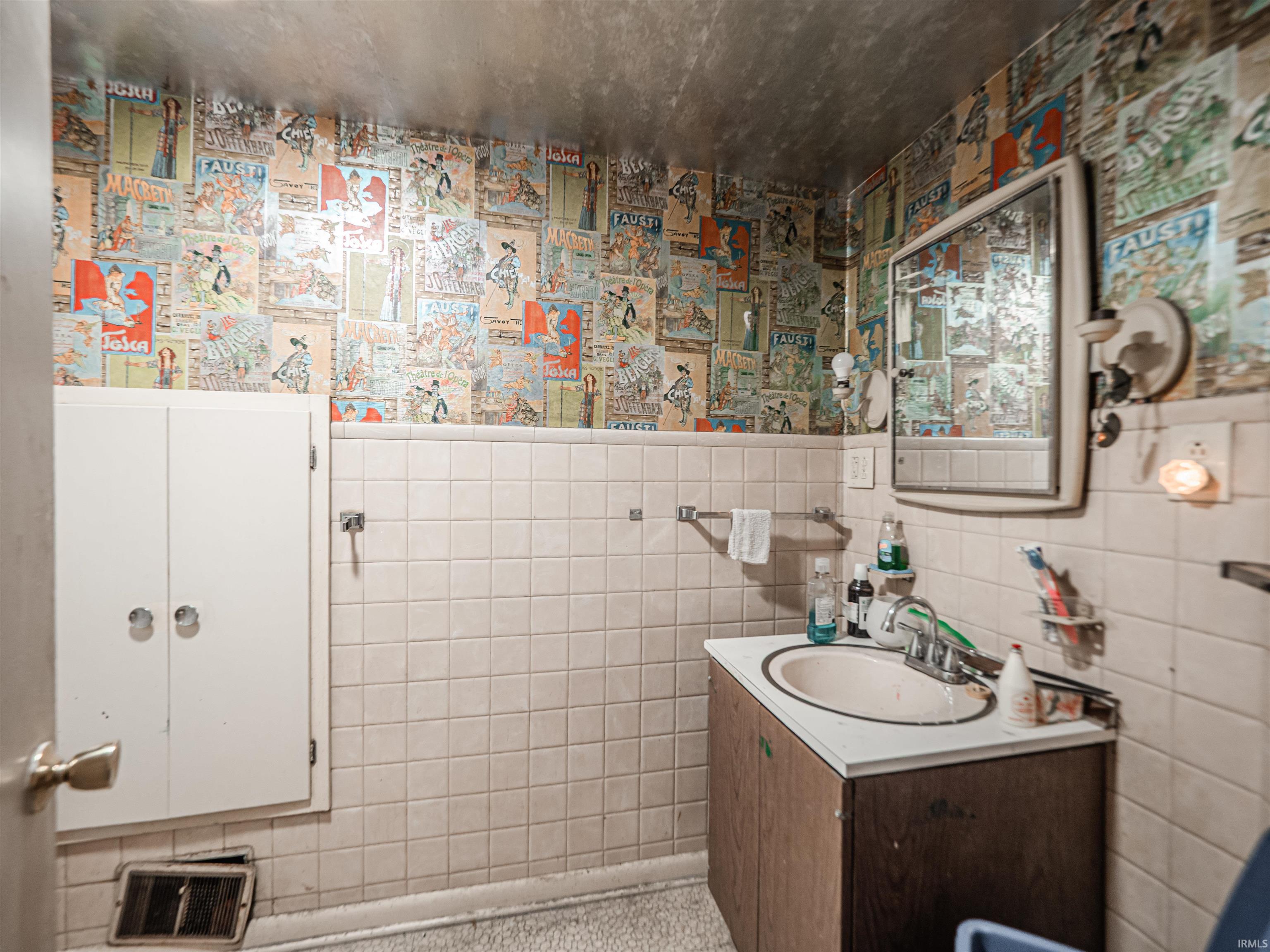 703 South Main Street Mount Vernon, IN 47620 - Photo 5 of 34