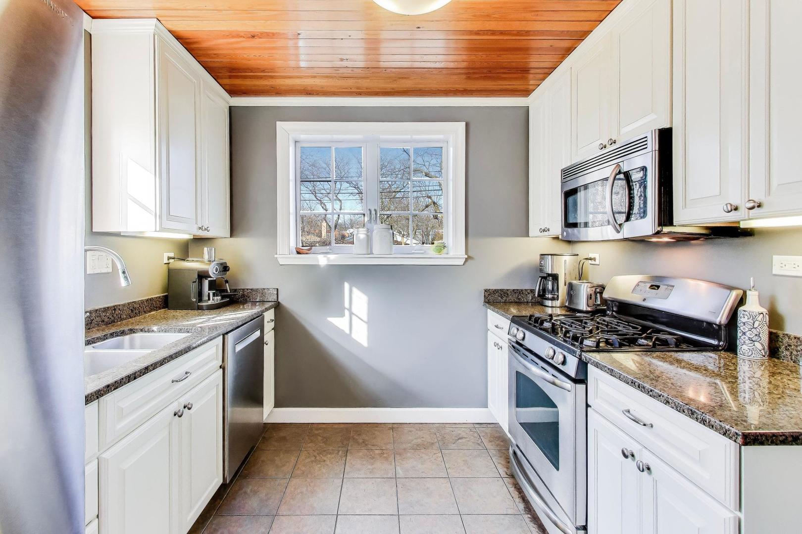 1507 Cleveland Street Evanston, IL 60202 - Photo 15 of 48