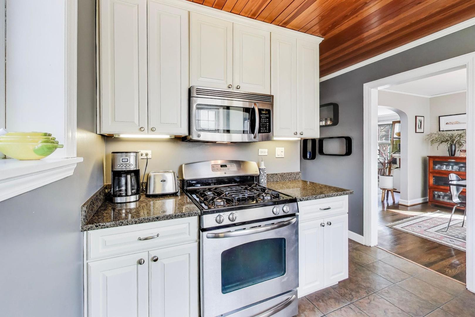 1507 Cleveland Street Evanston, IL 60202 - Photo 16 of 48