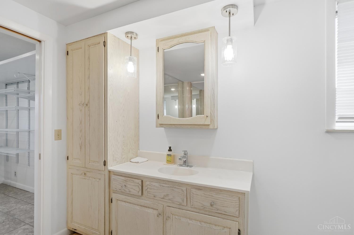 4605 Boomer Road Cincinnati, OH 45247 - Photo 29 of 69 Gallery Image 29