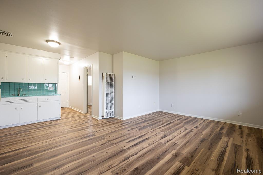 12523 Pennsylvania Road, Unit 2 Riverview, MI 48193 - Photo 5 of 38