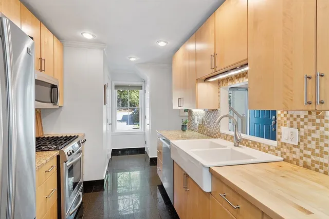 $619,000 | 36 Indian Camp Lane, Unit D, Lincoln, MA 01773