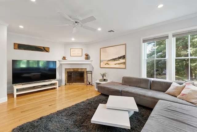 $619,000 | 36 Indian Camp Lane, Unit D, Lincoln, MA 01773