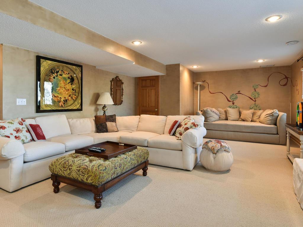 1533 Hollybrook Road Wayzata, MN 55391 - Photo 14 of 17 Gallery Image 14