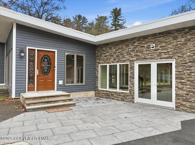 $825,000 | 1122 Highway 739, Milford, PA 18337