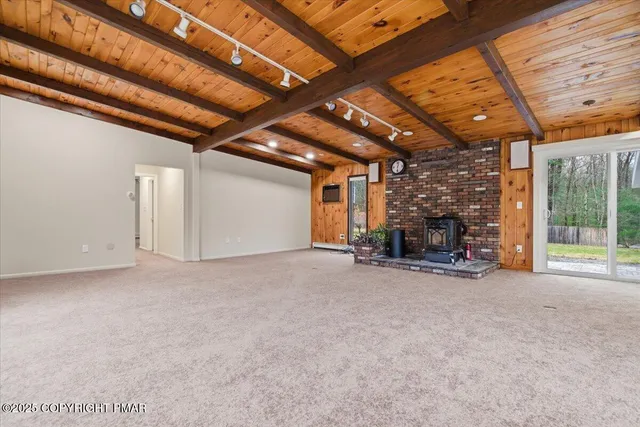 $825,000 | 1122 Highway 739, Milford, PA 18337