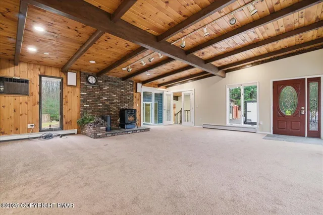 $825,000 | 1122 Highway 739, Milford, PA 18337