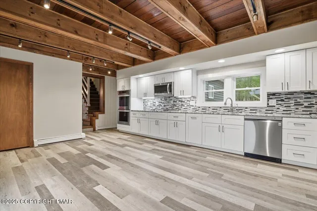 $825,000 | 1122 Highway 739, Milford, PA 18337