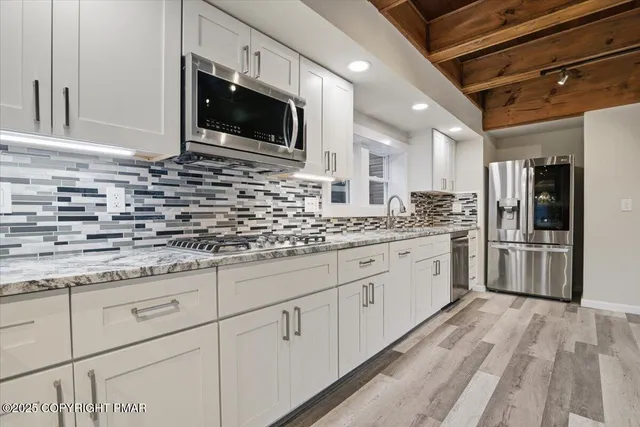 $825,000 | 1122 Highway 739, Milford, PA 18337