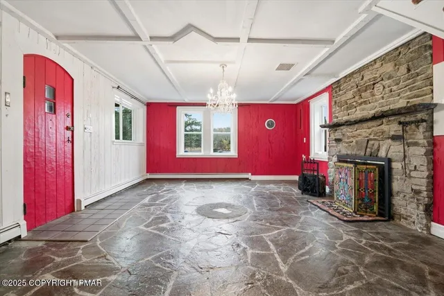 $825,000 | 1122 Highway 739, Milford, PA 18337