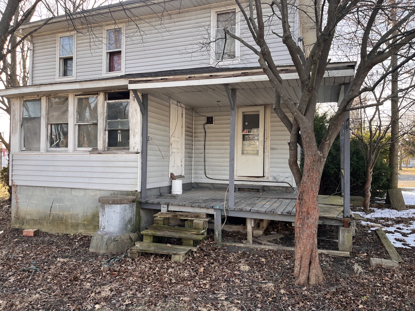 108 Northwest 2nd Street Fairfield, IL 62837 - Photo 3 of 8